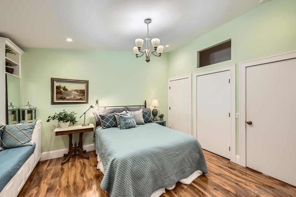 listing image 130723642240793078822