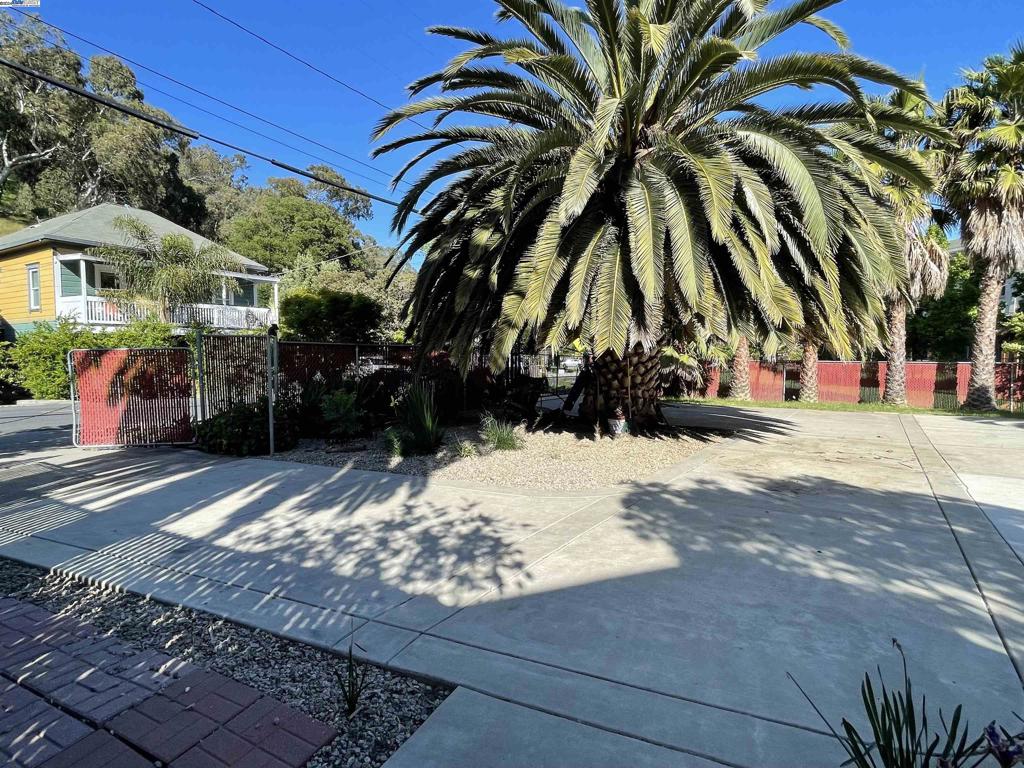 109 Canyon Lake Dr