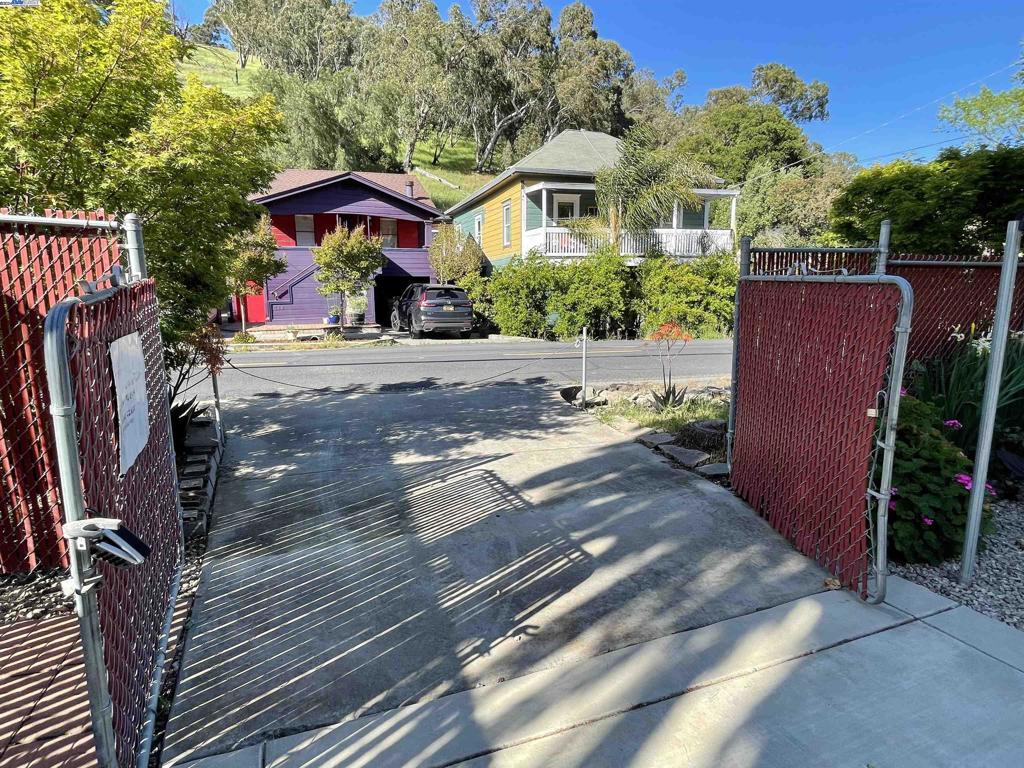 109 Canyon Lake Dr