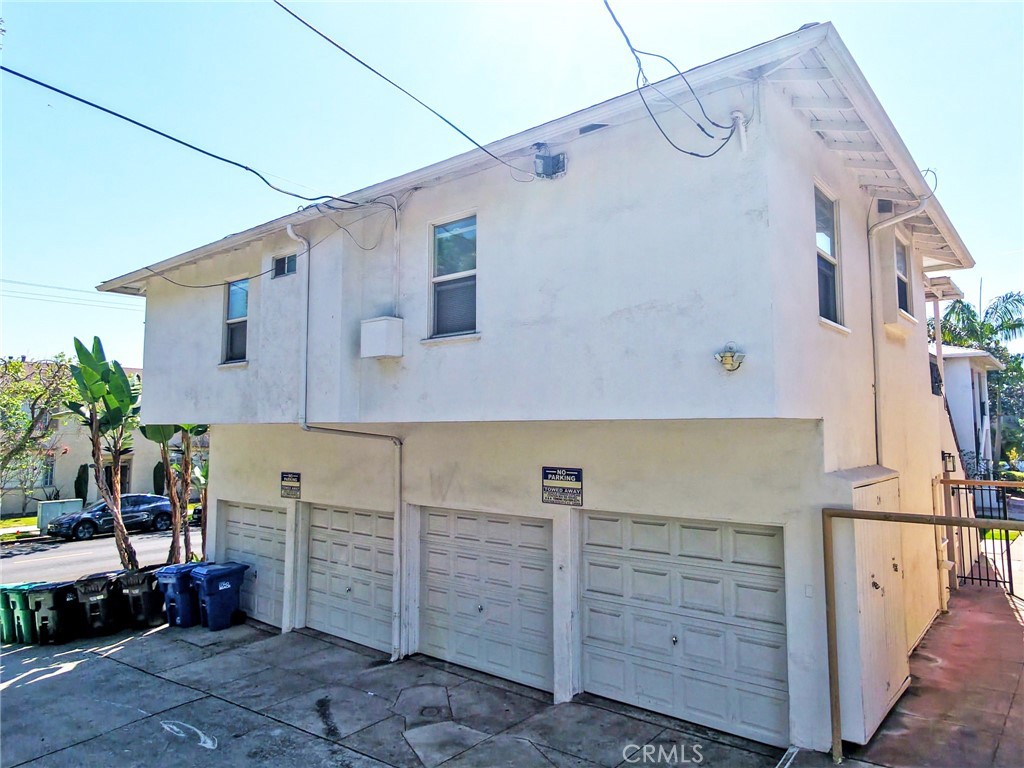 953 E Carson