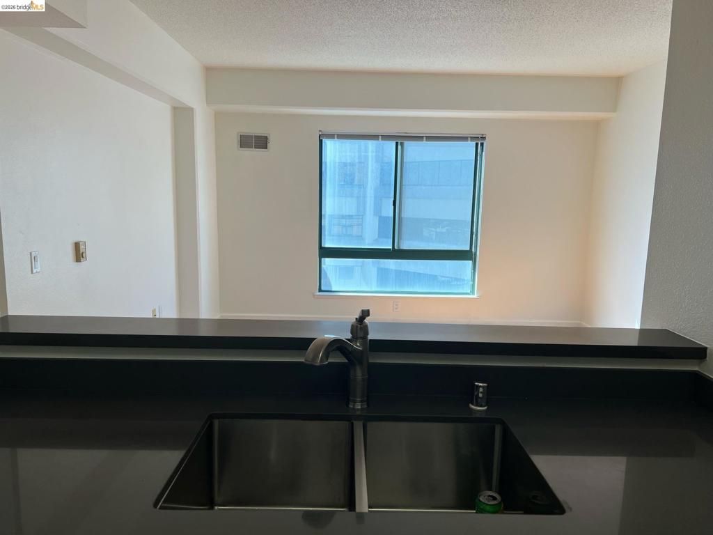 Photo of 988 Franklin St St #601, Oakland, CA 94607 (MLS # 41127199)