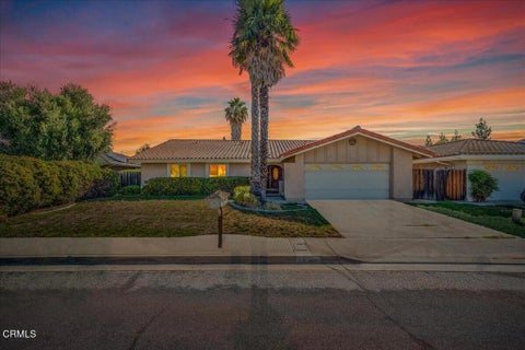 Photo of 244 Deerwalk PL, Thousand Oaks, CA 91320 (MLS # V1-39462)