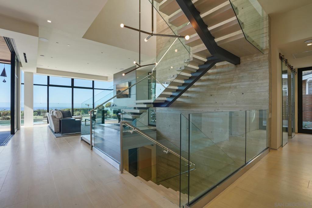 516 Stratford Court