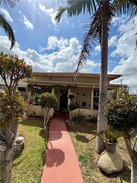 Photo of 952 Orange Grove AVE, San Fernando, CA 91340 (MLS # SR26124539)