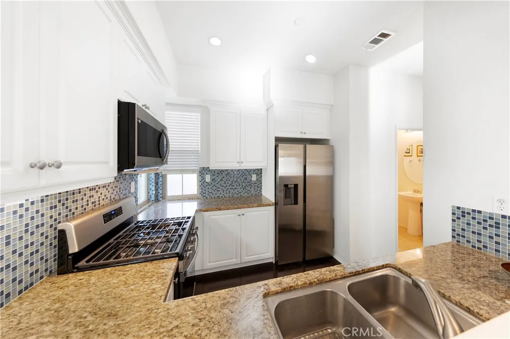 Irvine, California 92618, United States, 3 Bedrooms Bedrooms, ,3 BathroomsBathrooms,Residential,Active,247566