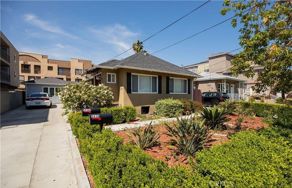 541 E PALMER Avenue