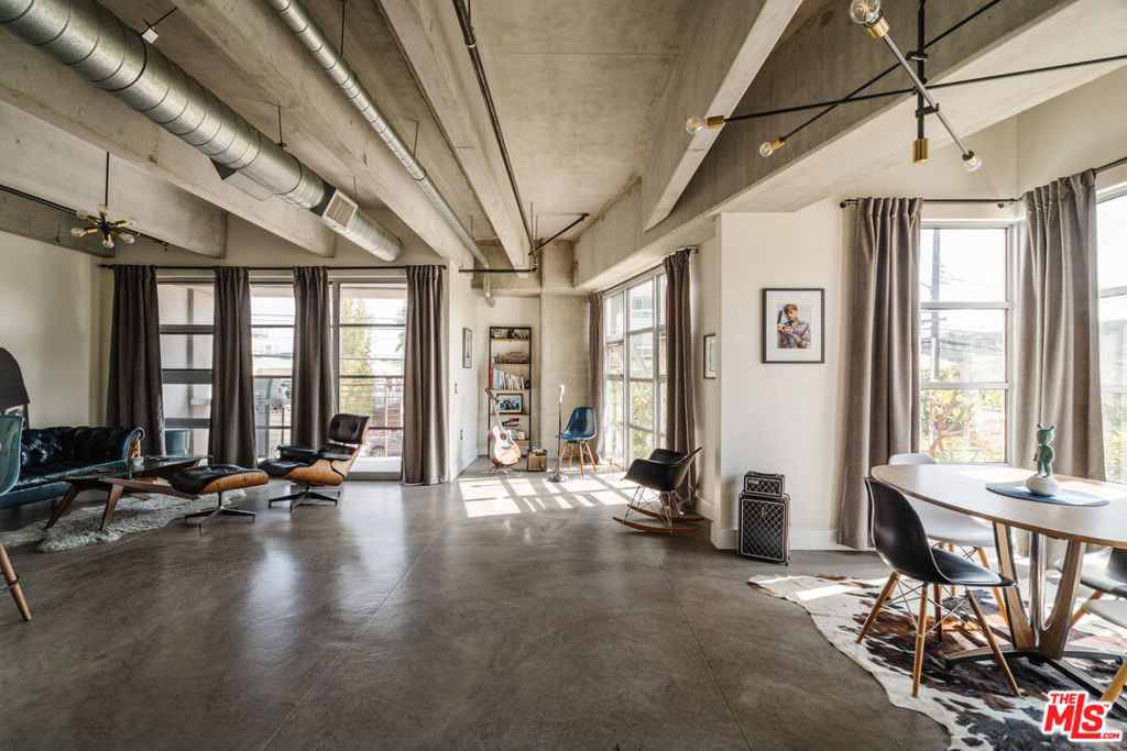 4141 Glencoe Avenue 201