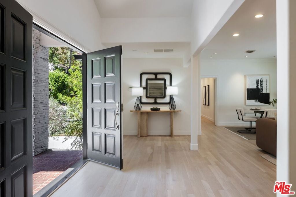 Photo of 1132 Chantilly Road, Los Angeles, CA 90077 (MLS # 26997169)