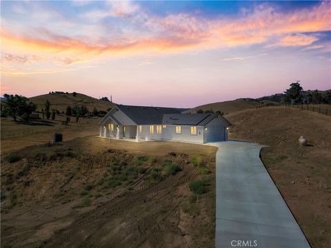 Photo of 20381 Pinon Canyon Road, Tehachapi, CA 93561 (MLS # PI25166135) Photo of 20381 Pinon Canyon Road, Tehachapi, CA 93561 (MLS # PI25166135)