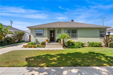 Photo of 3253 Marwick Ave Ave, Long Beach, CA 90808 (MLS # PW25217967)