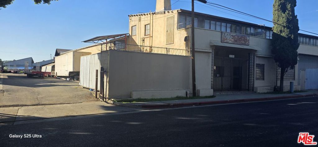 1121 S Meridian Avenue