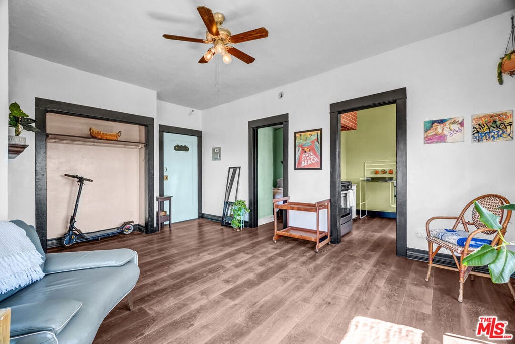 325 W 3rd Street 410