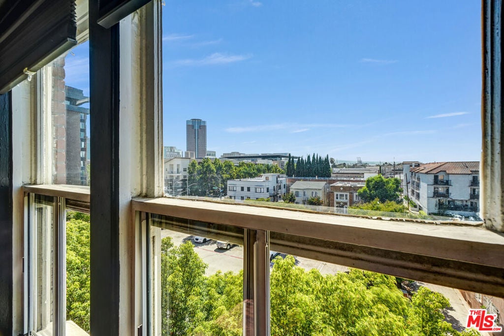 325 W 3rd Street 410
