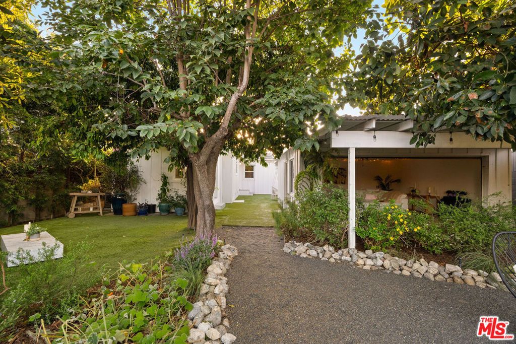 Photo of 4128 Kenyon Avenue, Los Angeles, CA 90066 (MLS # 25578335)