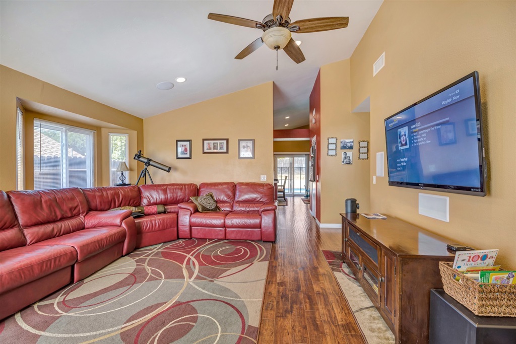 Neighborhoods: EAST ESCONDIDO Equipment: Garage Door Opener,Pool/Spa/Equipment Other Fees: 0 Sewer: Sewer Connected Topography: GSL