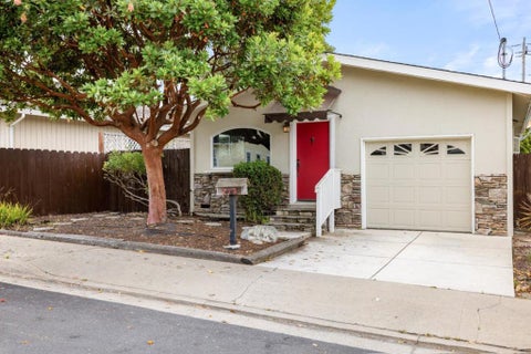 Photo of 514 7th Street, Pacific Grove, CA 93950 (MLS # ML82058285)