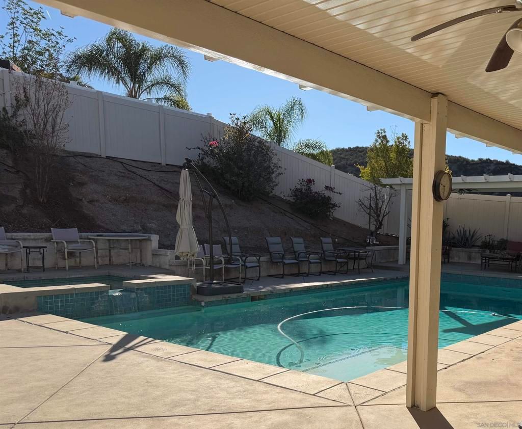 Photo of 39660 Bordeaux Pl Pl, Murrieta, CA 92562 (MLS # 250046023SD)