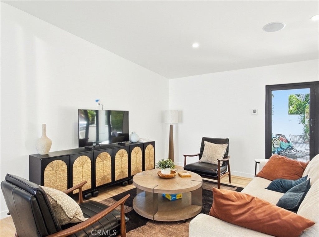 363 W Yorba