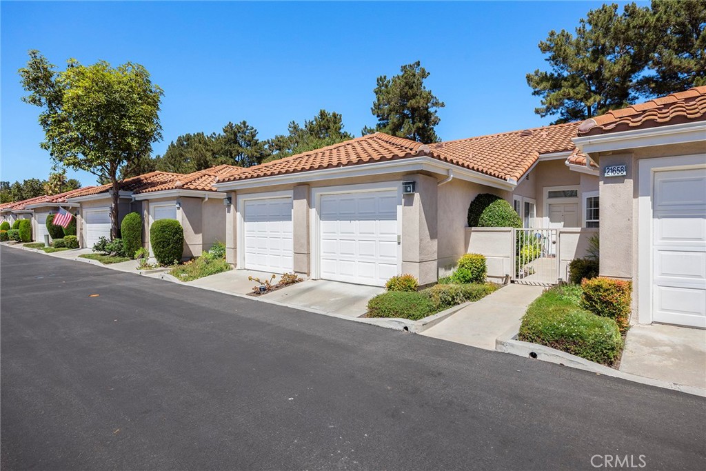 21658 Paseo Maravia