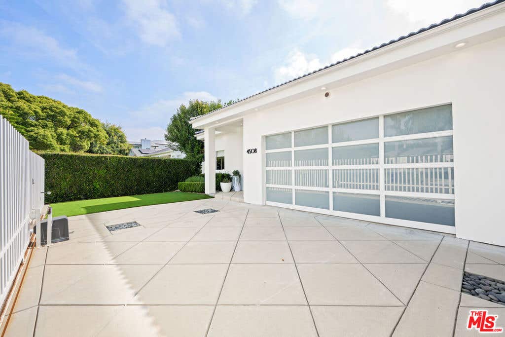 Photo of 4508 Vesper Avenue, Sherman Oaks, CA 91403 (MLS # 26840705)