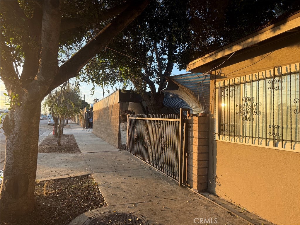10004 San Fernando Road