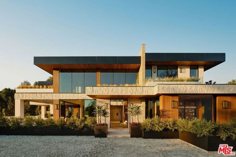 Photo of 401 N Tigertail Road, Los Angeles, CA 90049 (MLS # 26640503)