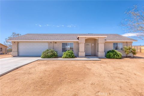 Photo of 58285 Caliente St, Yucca Valley, CA 92284 (MLS # JT26087924)