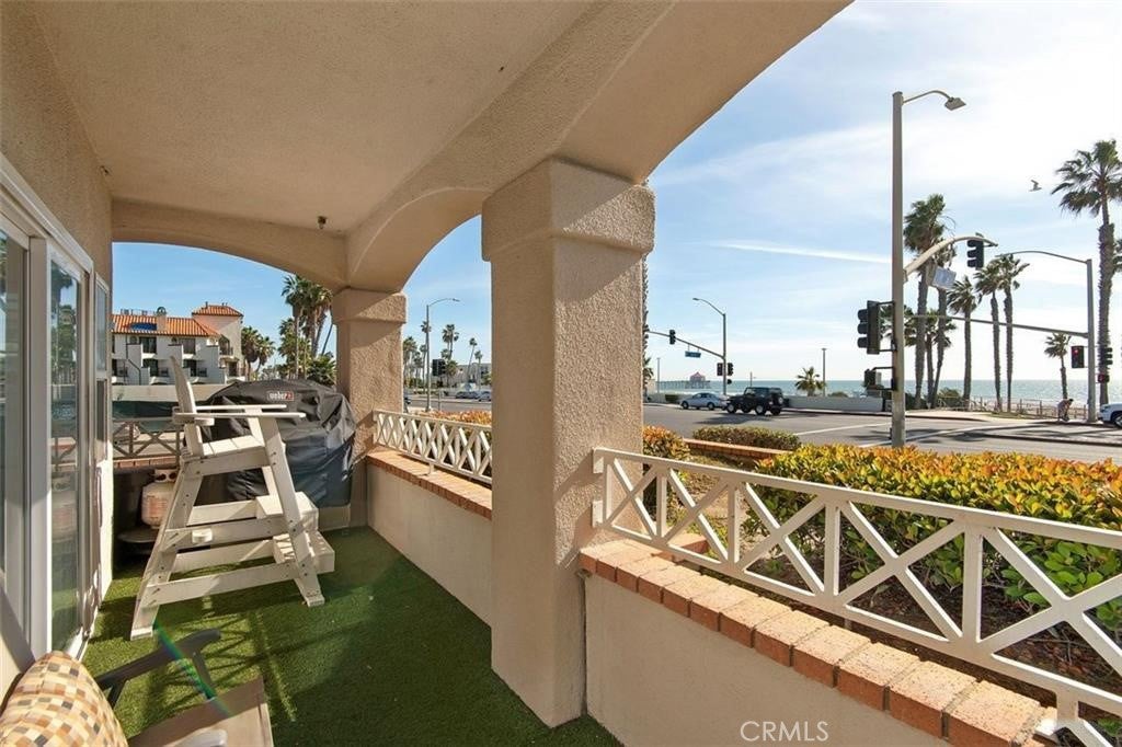 900 Pacific Coast