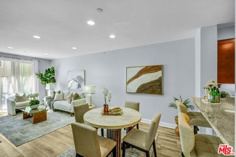 Photo of 14412 Killion Street #205, Sherman Oaks, CA 91401 (MLS # 26648489)