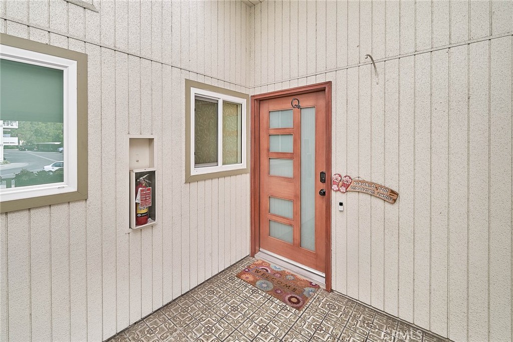 858 Ronda Mendoza Q
