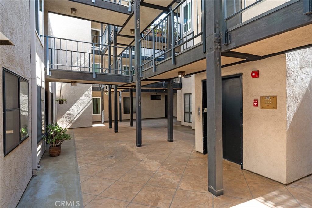 2032 E Bermuda Street 102