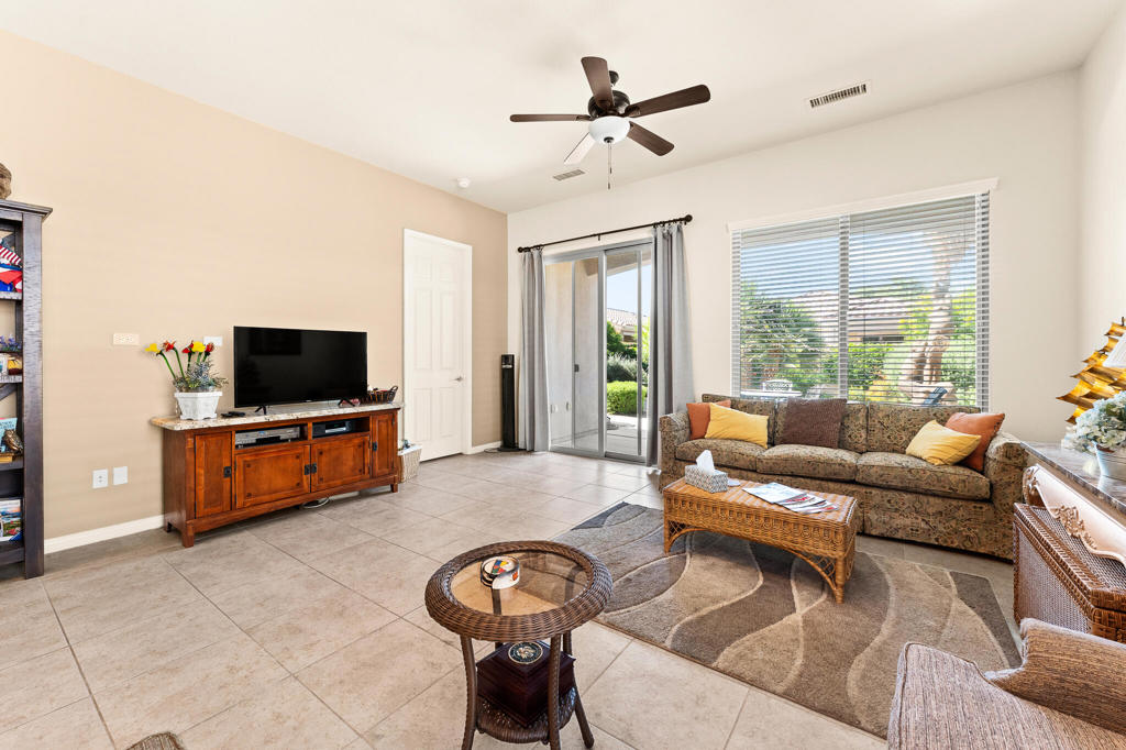 81708 Avenida De Baile