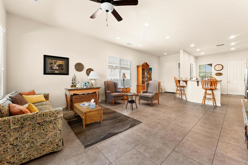 81708 Avenida De Baile