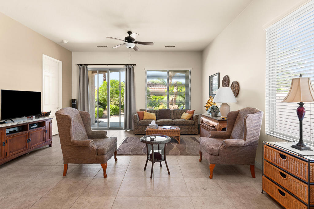 81708 Avenida De Baile