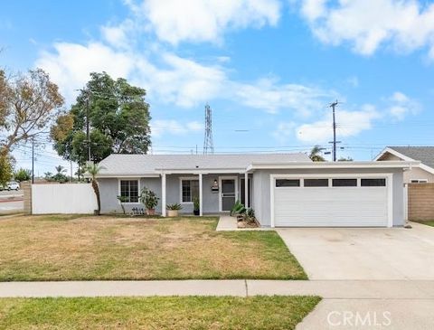 Photo of 9462 Litchfield Drive, Huntington Beach, CA 92646 (MLS # OC25239943)