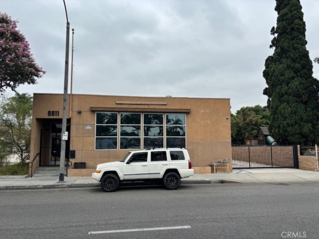 6611 Eastern
