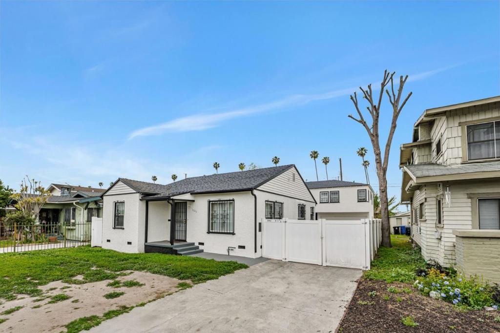 Welcome to your cozy new home in the heart of Leimert Park! This charming 1-bedroom, 1-bathroom unit in a duplex offers a comfortable 500 square feet of living space, perfect for anyone looking for a serene and welcoming spot in one of Los Angeles' most vibrant neighborhoods. Its living area is filled with natural light, creating a warm and inviting atmosphere throughout. The kitchen is equipped with essential appliances and ample storage space, making it easy to cook and entertain. Your bedroom offers a peaceful retreat, and the updated bathroom features modern fixtures and clean finishes. Living in Leimert Park means youll be part of a rich, historic, and diverse community. You'll love the easy access to shopping, entertainment, sports venues, museums, and concert halls. Whether youre into culture, dining, or just exploring, theres always something to do. Plus, the nearby metro rail transportation ensures getting around the city is quick and convenient. Pet lovers will be happy to know that this home is pet-friendly, allowing one pet to join you in your new space!