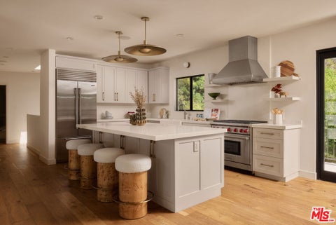Photo of 7506 Woodrow Wilson Drive, Los Angeles, CA 90046 (MLS # 26876799)