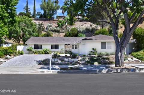 Photo of 22817 Pera Road, Woodland Hills, CA 91364 (MLS # 226001618)