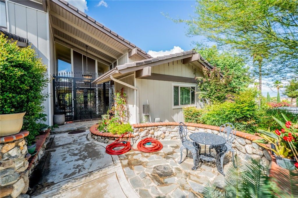 Photo of 4002 CROWN RANCH Road, Corona, CA 92881 (MLS # IG25222672)