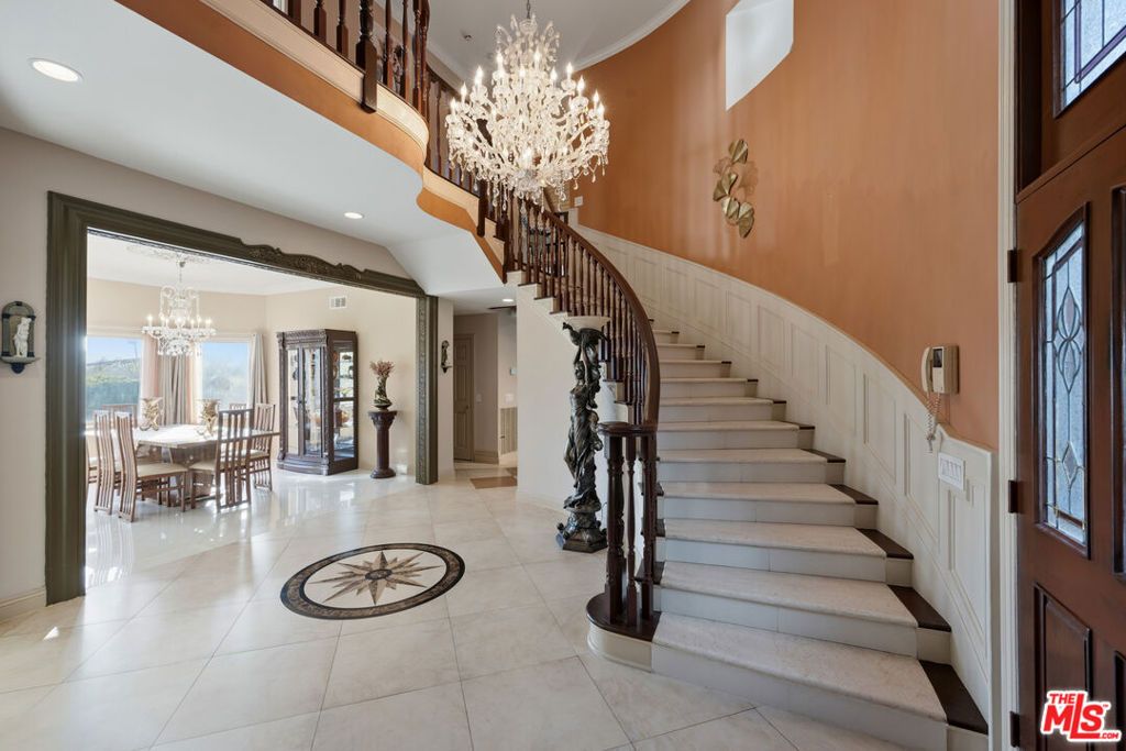 Photo of 1663 Vista Drive, Glendale, CA 91201 (MLS # 26659231)