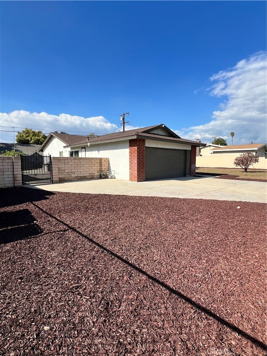 Photo of 866 N Eucalyptus Ave, Rialto, CA 92376 (MLS # CV25265080)