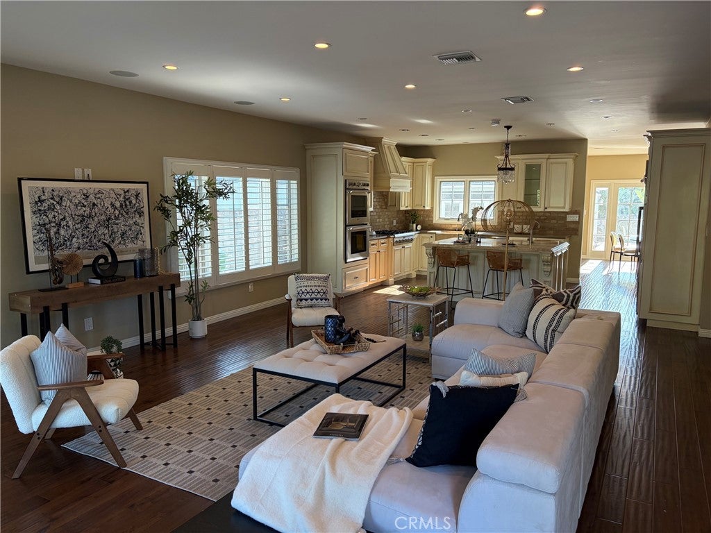 5704 Columbus AVE, Sherman Oaks CA 91411
