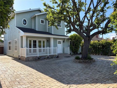 Photo of 5704 Columbus AVE, Sherman Oaks, CA 91411 (MLS # SR26104776)