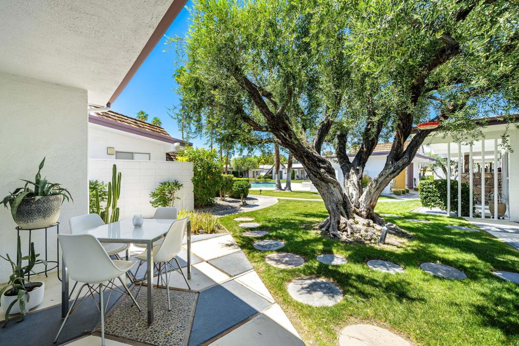 1943 E Tachevah Drive