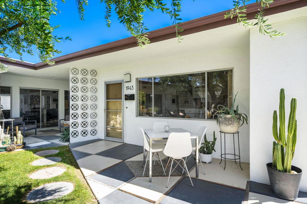1943 E Tachevah Drive
