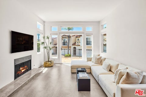 Photo of 6418 Lunita Road, Malibu, CA 90265 (MLS # 26890601)