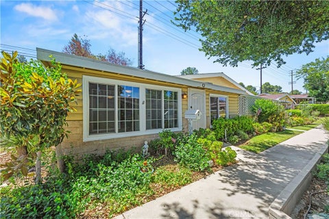 Photo of 19120 Avenue Of The Oaks #A, Newhall, CA 91321 (MLS # SR26101024)