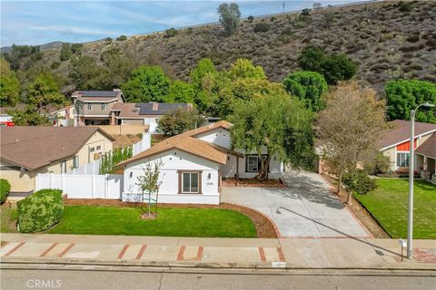 Photo of 2108 Ardenwood, Simi Valley, CA 93063 (MLS # SR25247291)