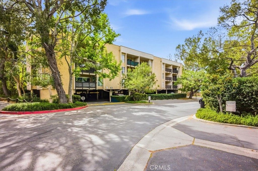 Photo of 3310 Raintree Cir, Culver City, CA 90230 (MLS # CV25245576)